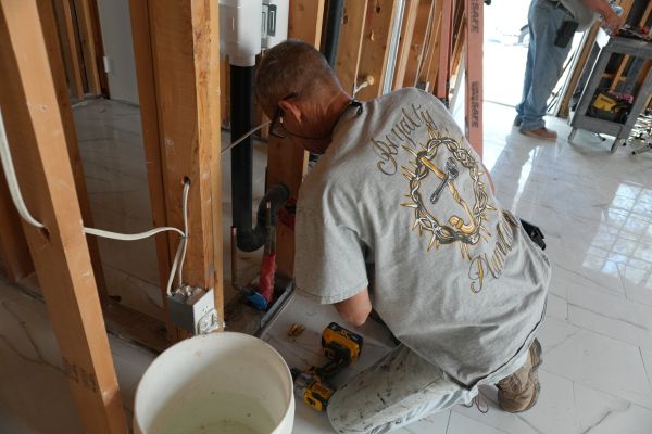 A professional plumber from Royalty Plumbing providing residential kitchen plumbing services.